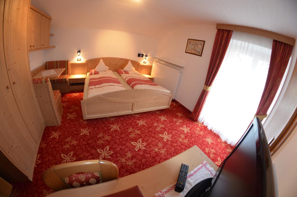 Garni Ossi Bed and Breakfast Santa Cristina Val Gardena Δωμάτιο φωτογραφία