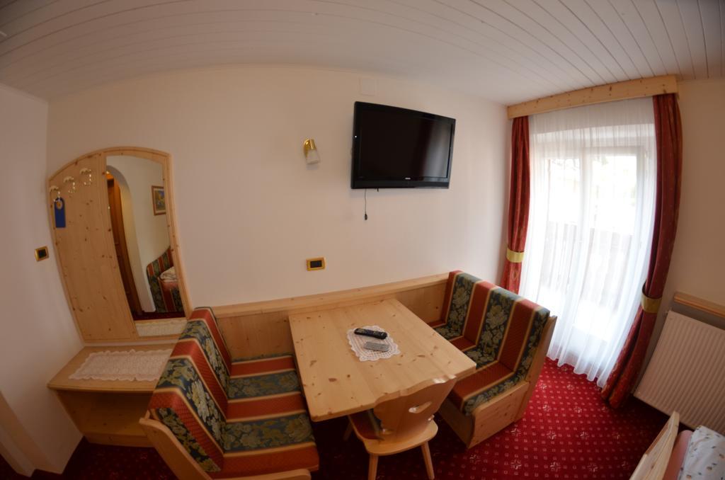 Garni Ossi Bed and Breakfast Santa Cristina Val Gardena Δωμάτιο φωτογραφία