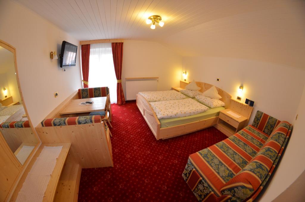 Garni Ossi Bed and Breakfast Santa Cristina Val Gardena Δωμάτιο φωτογραφία