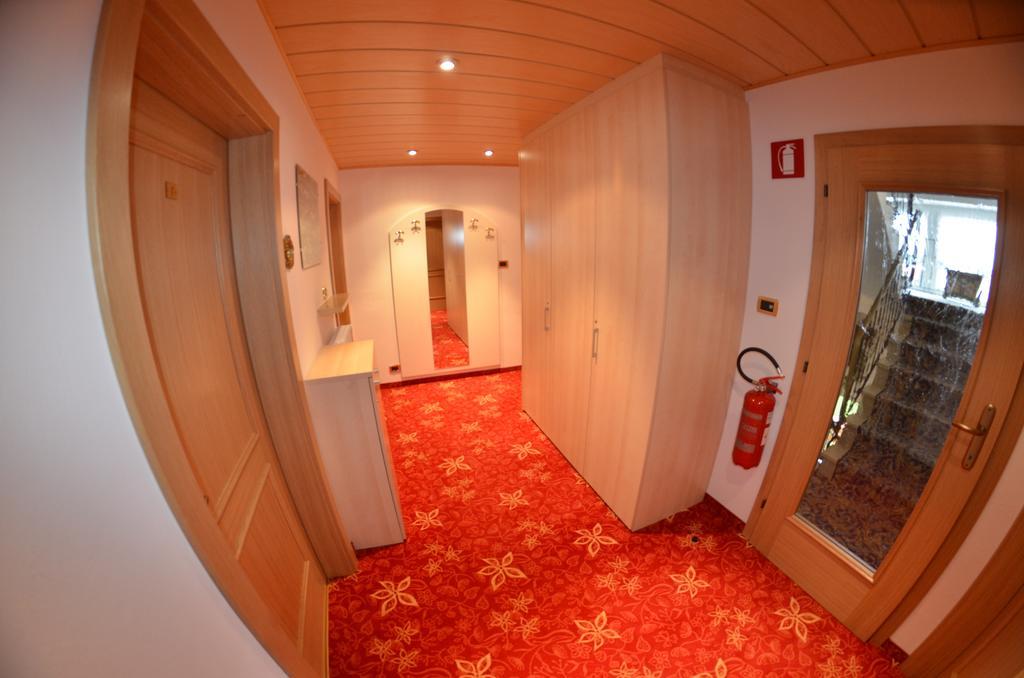 Garni Ossi Bed and Breakfast Santa Cristina Val Gardena Εξωτερικό φωτογραφία