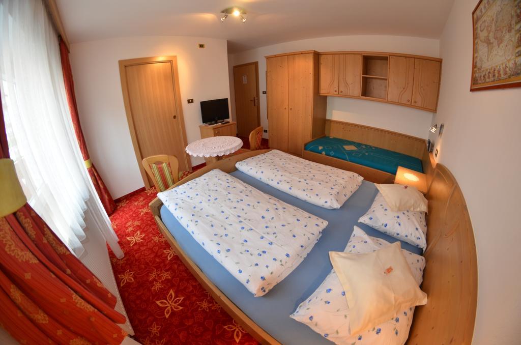 Garni Ossi Bed and Breakfast Santa Cristina Val Gardena Δωμάτιο φωτογραφία